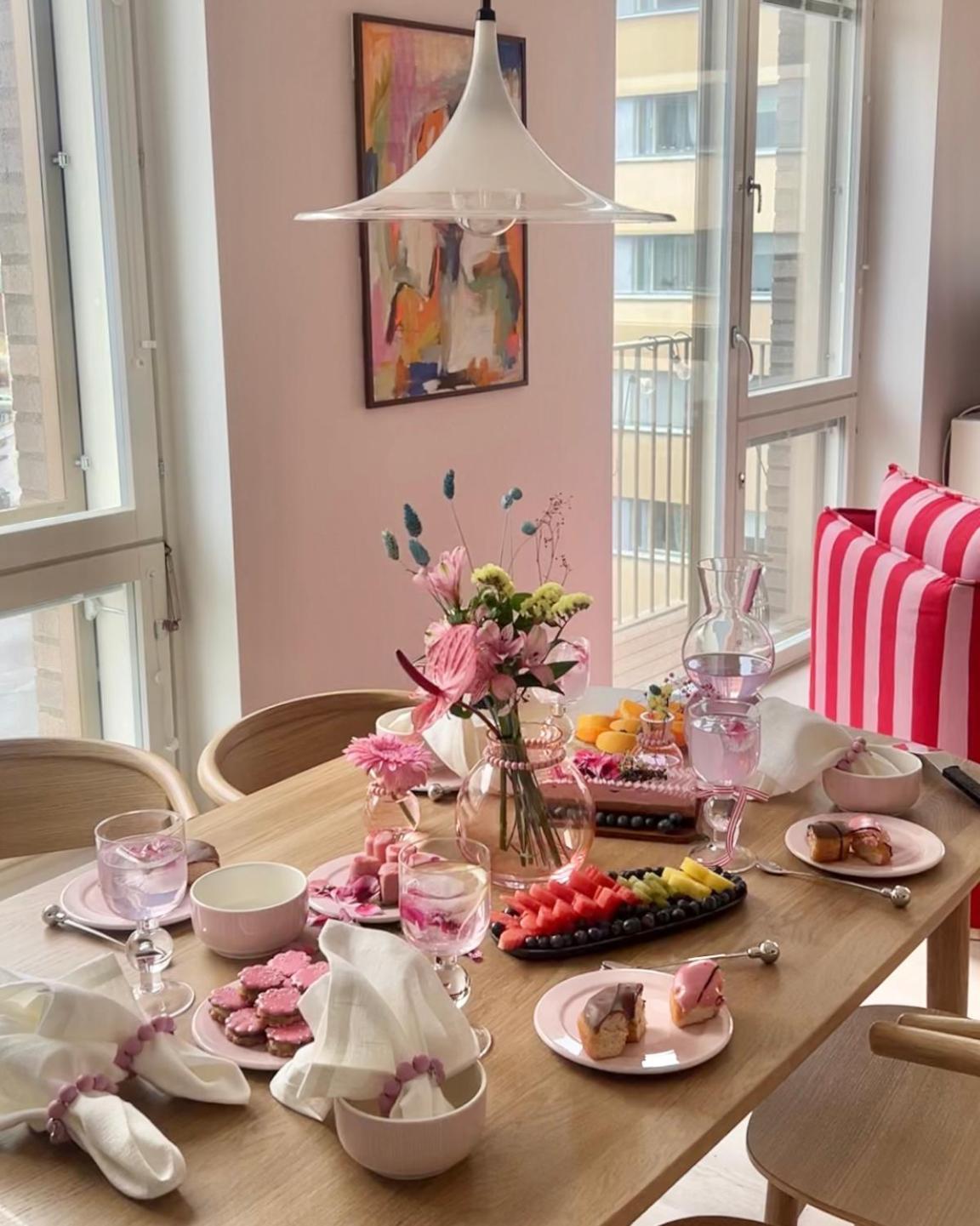 Candy-Colored Two-Room Condo With Sweet Views Helsinki Extérieur photo